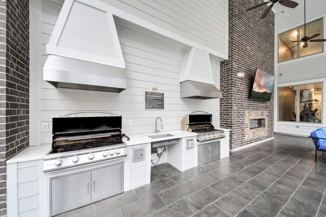 Building Photo - 4840 N Shepherd Dr