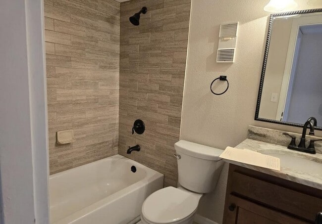 Building Photo - 216 Glenview Blvd