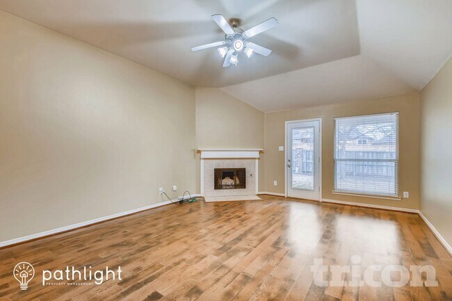 Foto del edificio - 2921 Gabriel Dr