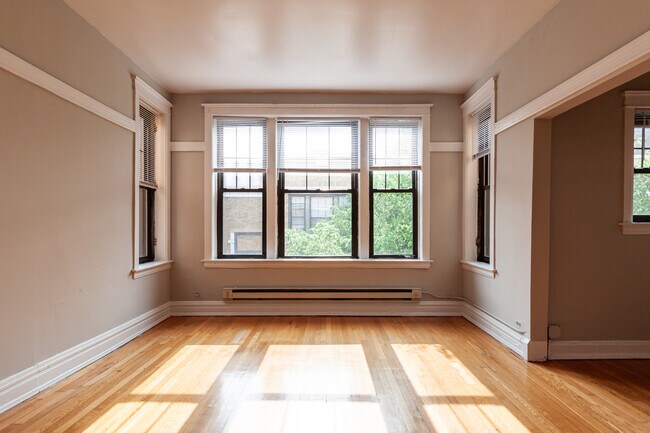 Foto del edificio - 717 W Barry Ave
