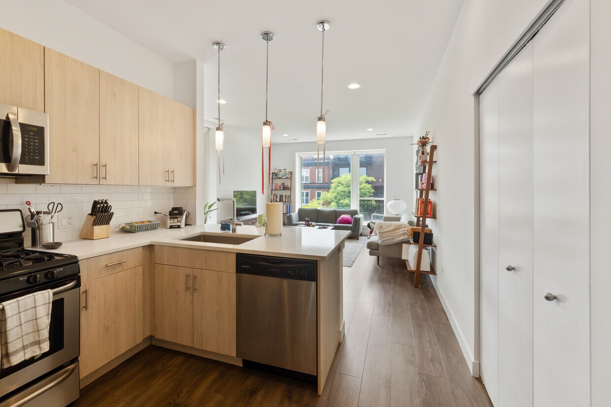 1507 N Westerm-206 - 1507 N Westerm-206