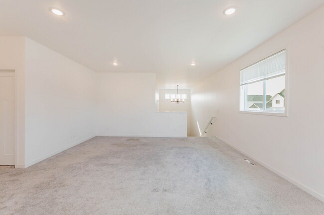 Foto del edificio - 4 bedroom 2 bathroom house