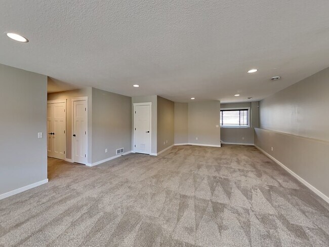 Foto del edificio - COMING SOON!! Spacious 3 bedroom, 2 bathro...