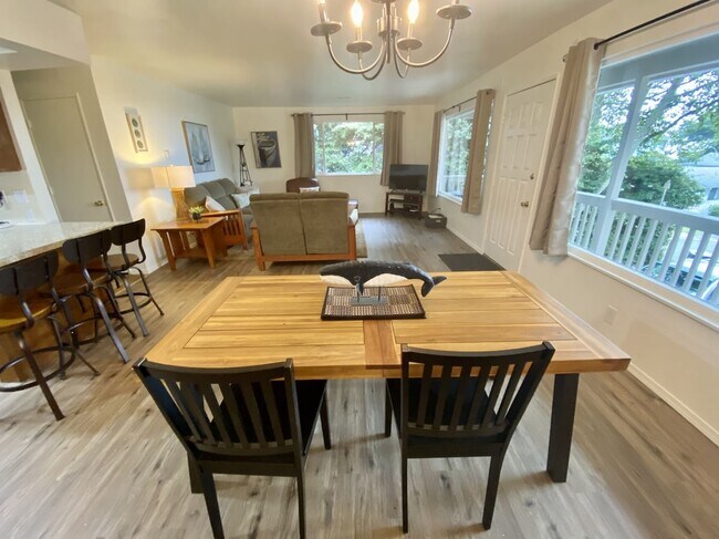 Foto del edificio - 1338 Heather Ln