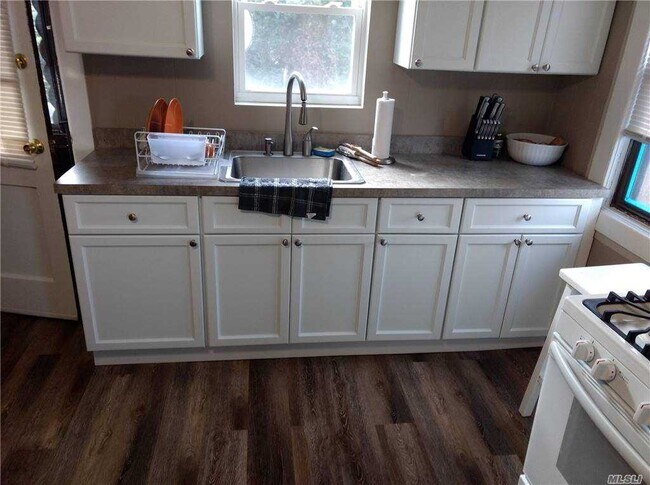 Foto del edificio - 144 Commack Rd