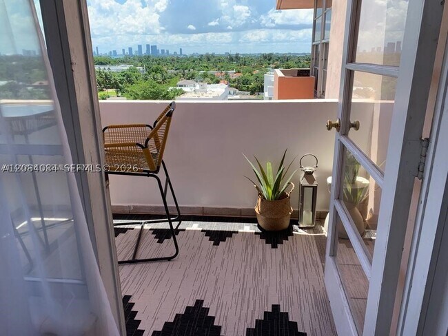 Foto del edificio - 2899 Collins Ave