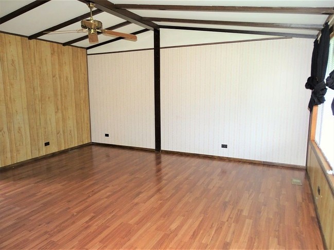 Building Photo - 3621 Rothsville Rd