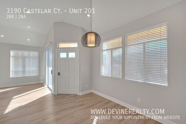 Foto del edificio - Modern 2-Bedroom, 2-Bath Upstairs Condo in...