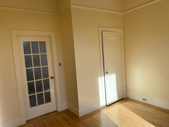 Building Photo - 494 Jersey St