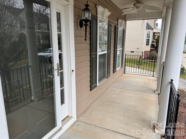 Foto del edificio - 15622 Troubadour Ln