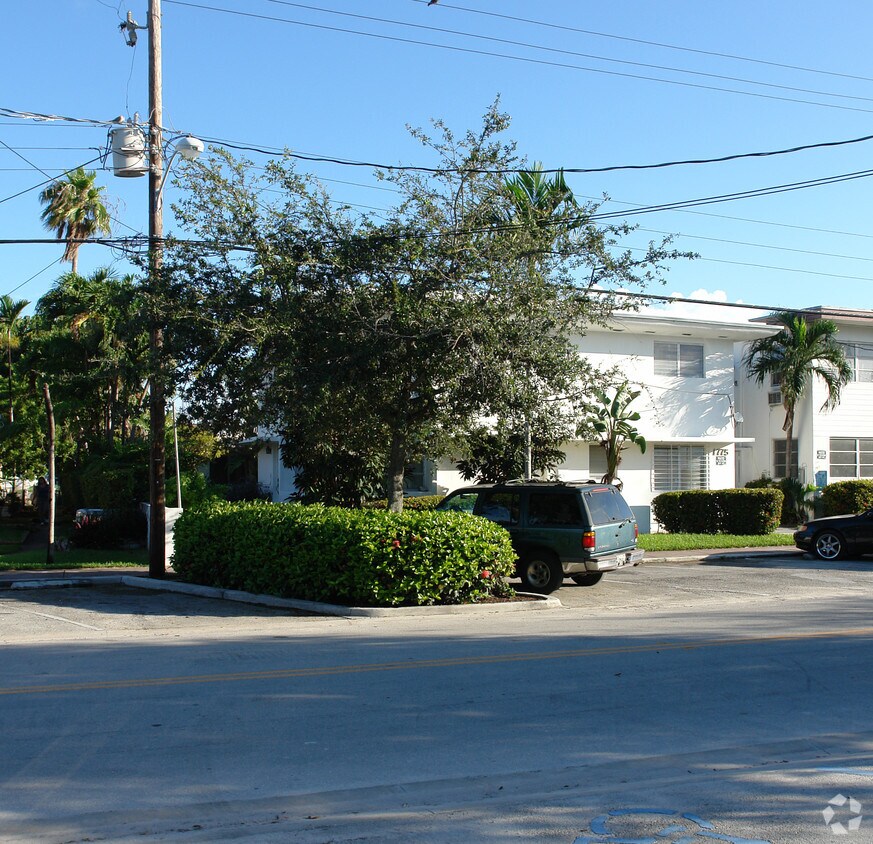 Foto del edificio - 1775 Calais Dr