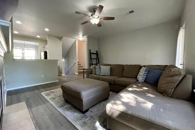 Foto del edificio - Stunning Forest Heights Home with Washer/D...