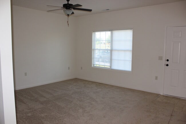 Building Photo - Townhouse for Rent in Wellington Park