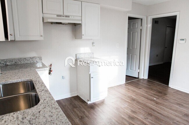 Building Photo - 3 br, 2 bath House - 1248 Chickamauga Avenue