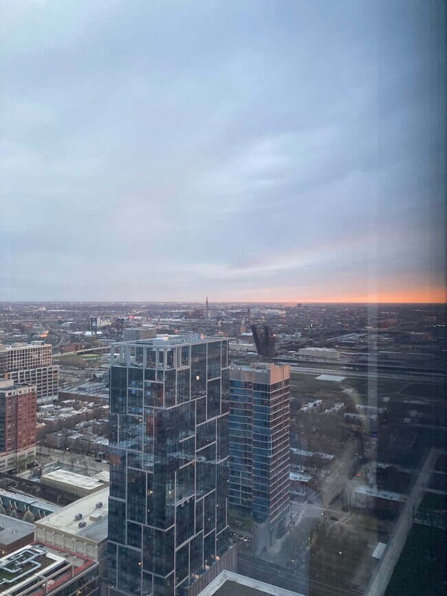 Foto del edificio - 1329 S Michigan Ave