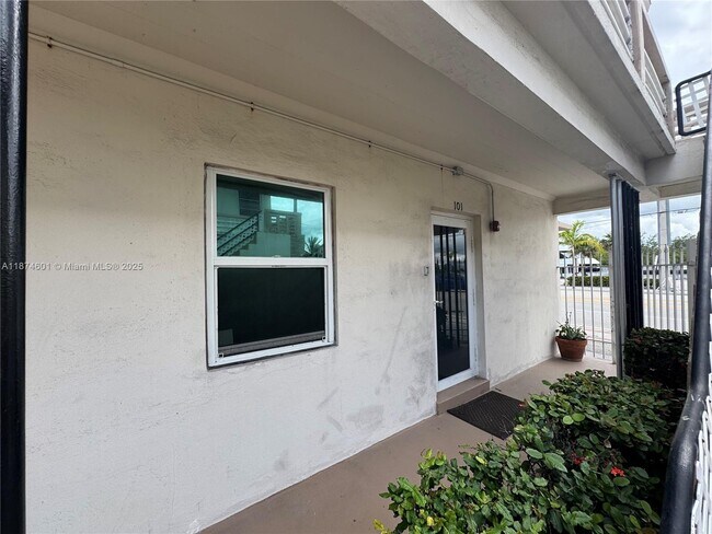 Foto del edificio - 1315 N Ocean Dr