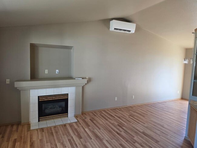 Building Photo - 15607 Parkview Dr SE