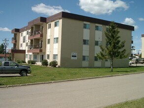 Building Photo - 8604-8687 87 Ave