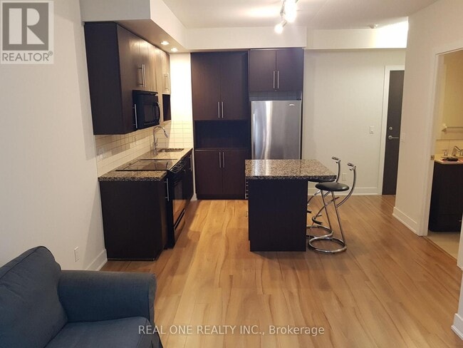 Building Photo - 28 Linden St