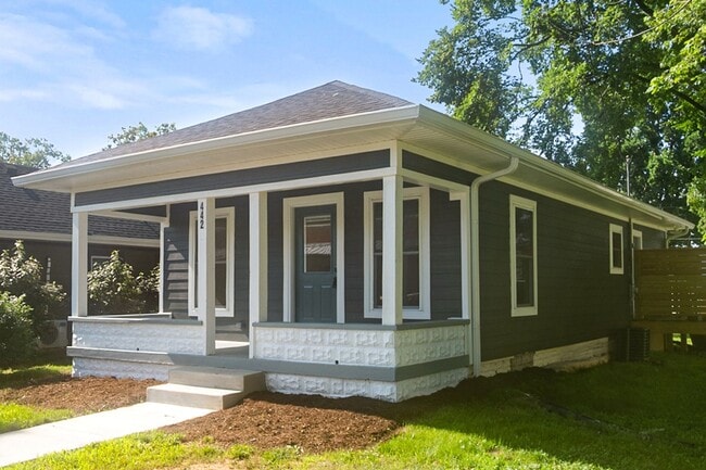 Building Photo - 2 Bedroom 1 Bath House in Clarksville