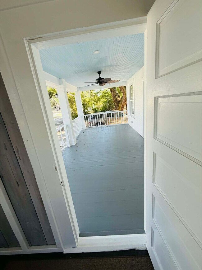 Foto del edificio - Stunning Renovated 3bedroom 2.5 bathroom Cottage