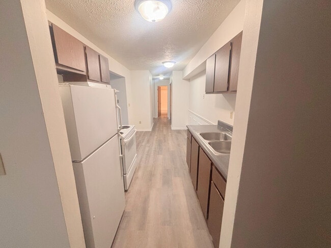 Building Photo - Blue Spruce Apartments