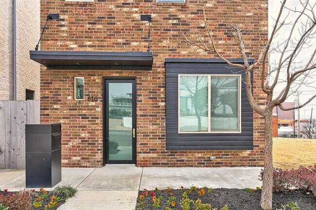 Foto del edificio - 616 NW 6th St
