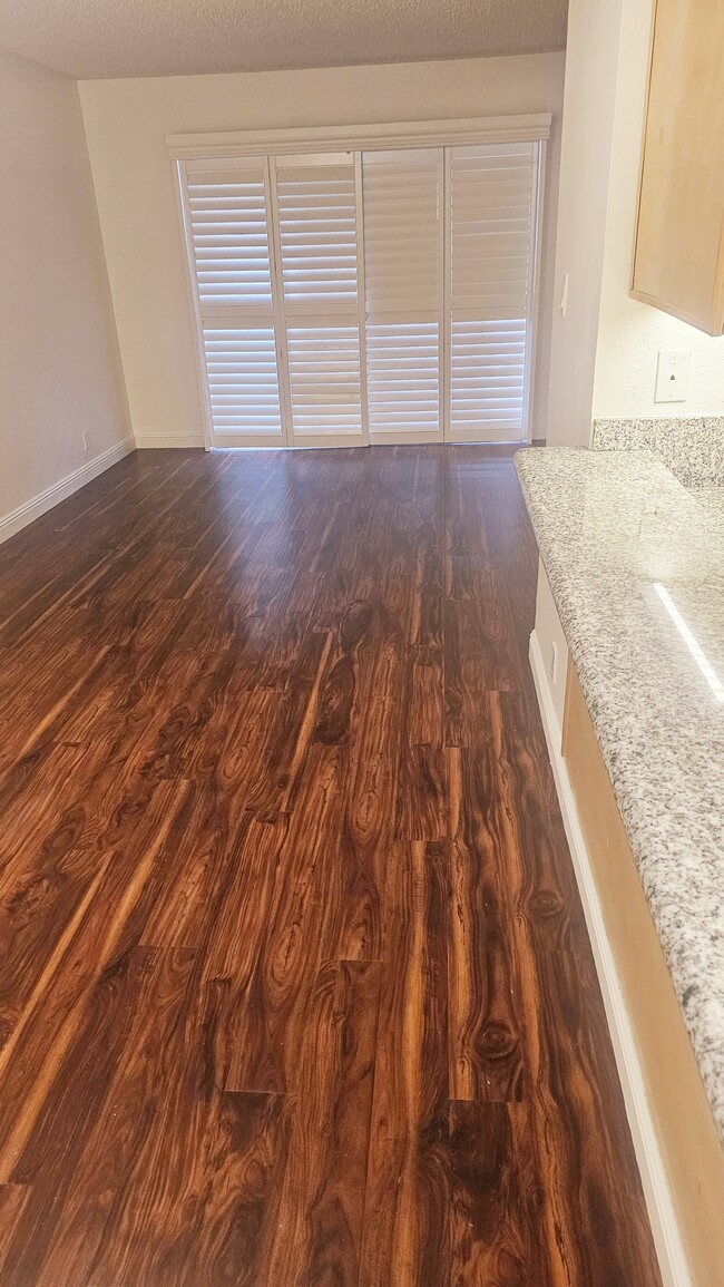 Foto del edificio - 5516 Roundtree Dr
