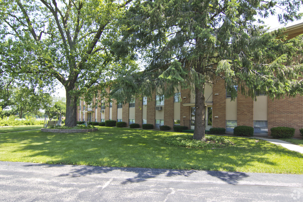 Building Exterior - Windsor Apartments