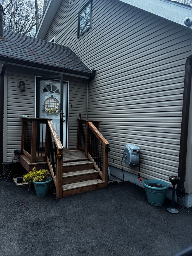 Foto del edificio - 159 Tommy's Ln