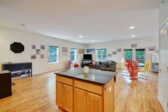 Building Photo - 505 Summerfield Ave