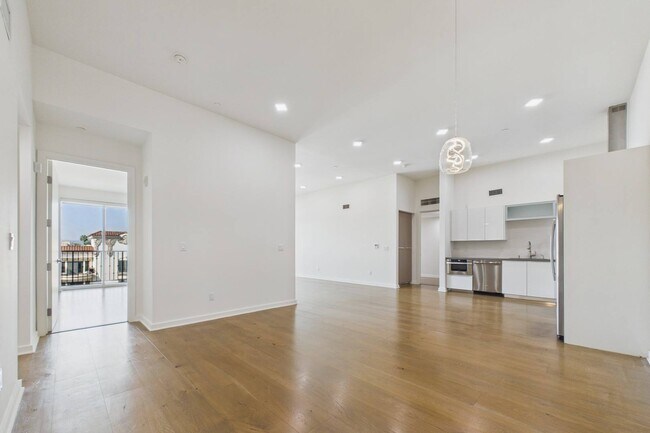 Interior Photo - Windsor Square Villas