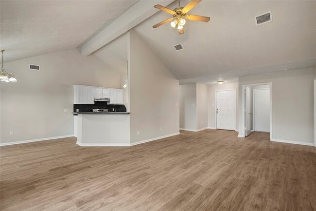 Building Photo - 16145 Sun View Ln