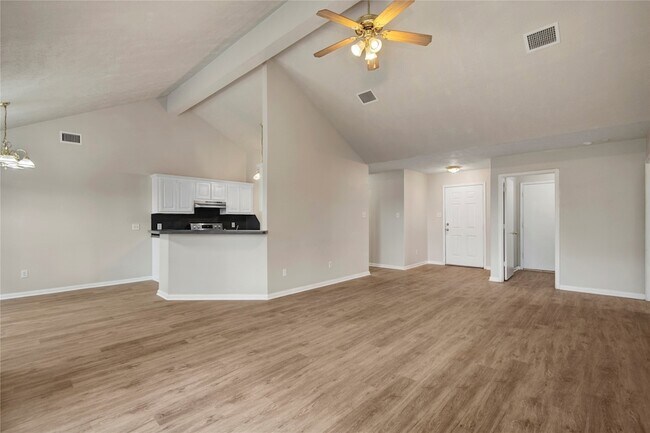 Foto del edificio - 16145 Sun View Ln