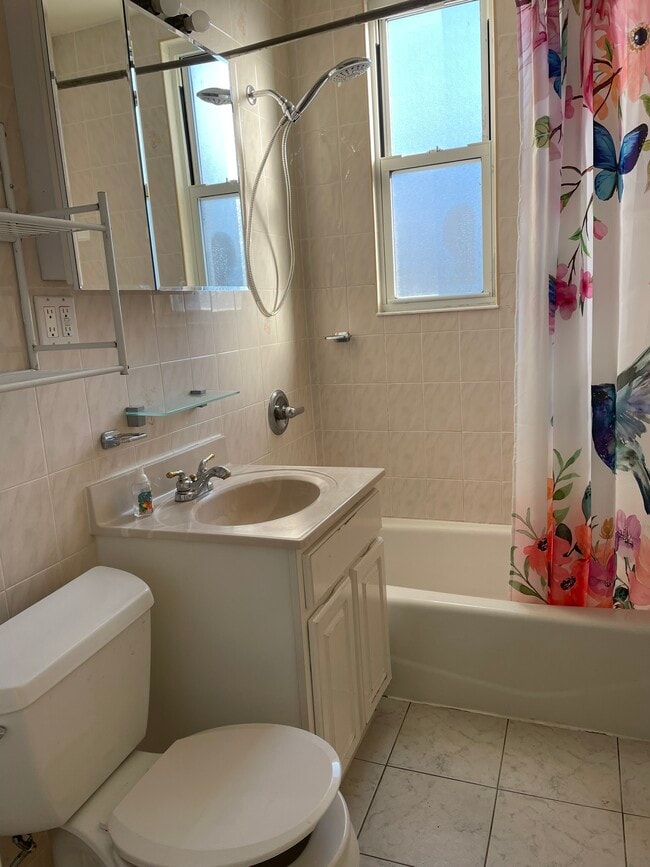 bath - 2333 E 24th St