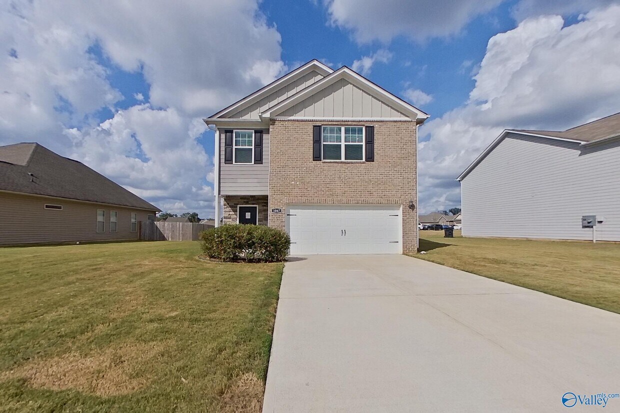 Foto principal - 1067 Pilgrim Ln