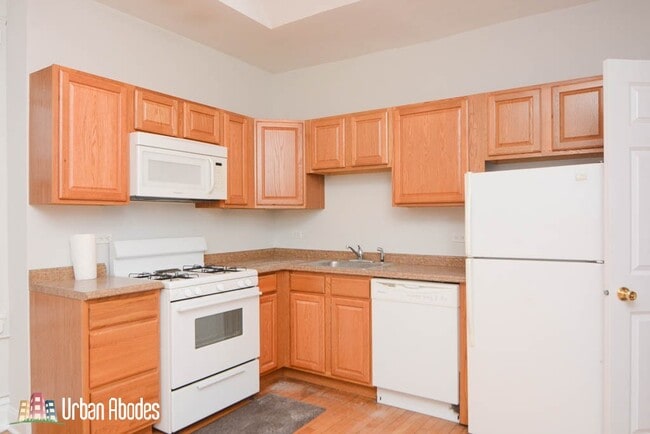 Building Photo - 1009 N Sacramento Ave