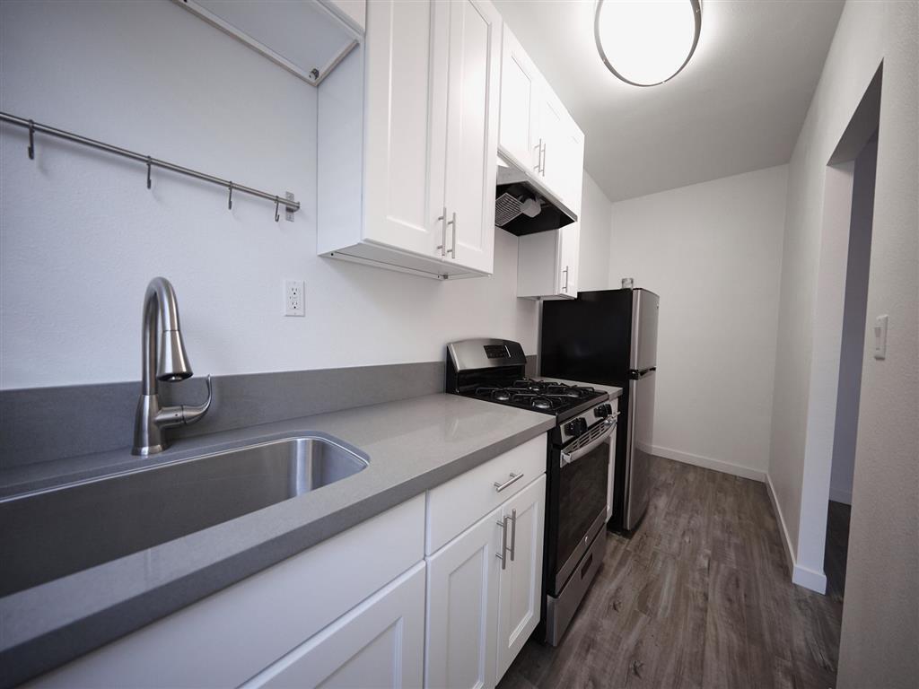 Foto principal - 719 N Heliotrope