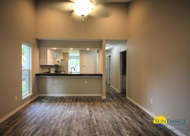 Building Photo - 1503 Green Acres Blvd