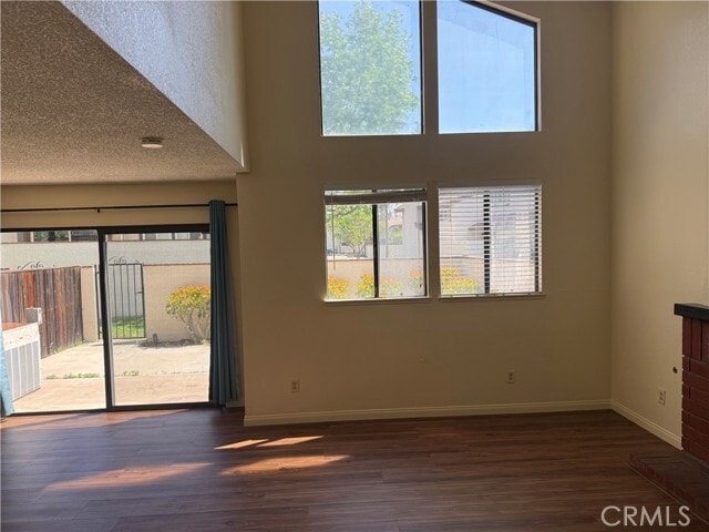 Foto del edificio - 4686 Canyon Park Ln