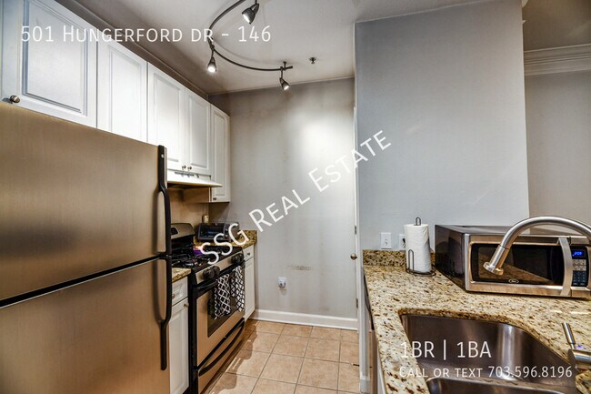 Building Photo - Bright and Sunny 1 Bed Condo at The Fitz.