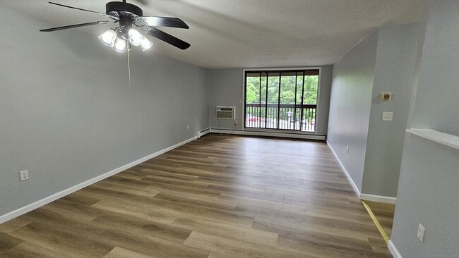Building Photo - 1220 Cromwell Hills Dr