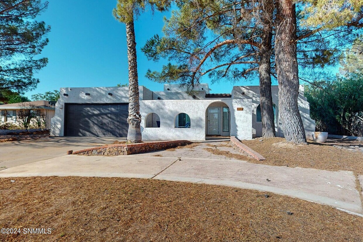 Primary Photo - 115 Buckskin Loop