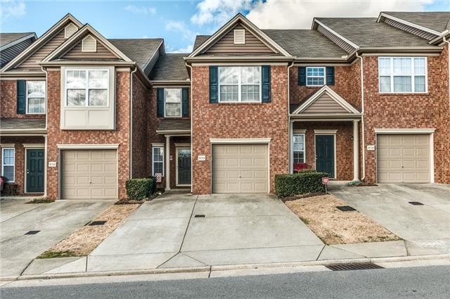 Foto principal - "Charming 3-Bed Townhouse with Hardwood Fl...