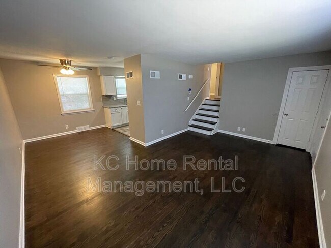 Building Photo - 706 NE Orchard Dr