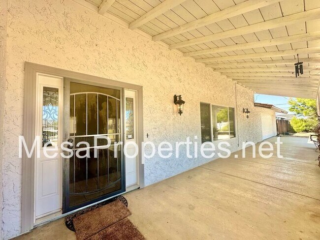 Foto del edificio - 7350 Lyons Ave