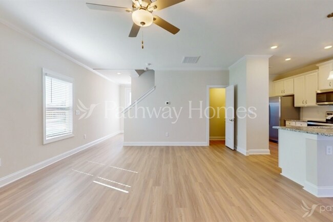 Foto del edificio - 121 S Sina St