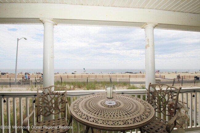 Foto del edificio - 221 Beach Front