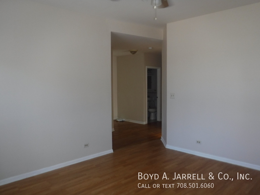 Foto principal - Washington Park: $1,350 rent, 4br, 2ba uni...