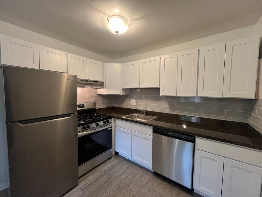Colonial Point Apartments